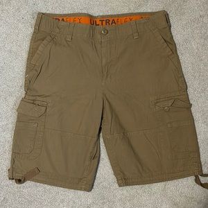 Men’s Urban Pipeline khaki cargo shorts